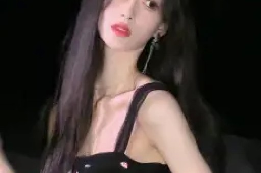 美顶流纯神演穿普拉达的女王2被删光！秀身体黑历史太多
